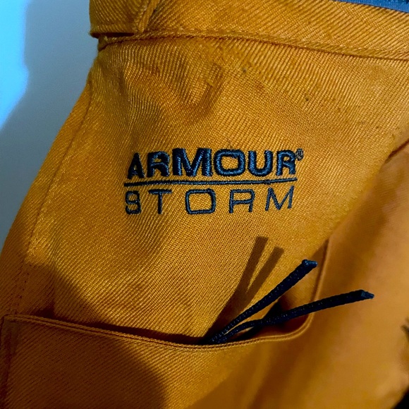 Under Armour UA coldgear snow pants waterproof. Infrared line